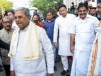మధ్యాహ్నం 3 గంటలకు సిద్ధరామయ్య రాజీనామా.. డీకేకు మార్గం సుగమం(Naveen Sharma)