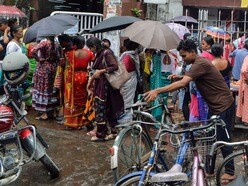 অন্নপূর্ণা যোজনার ১১ পাতার এই ফর্মে আবেদনকারী এবং তাঁর পরিবারের সদস্যদের একাধিক ব্যক্তিগত ও আর্থিক তথ্য বিস্তারিতভাবে জানতে চাওয়া হয়েছে। 