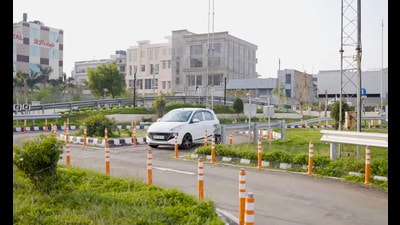 As many as 157 applications for new driving licences and 125 renewal applications remained pending beyond statutory deadlines at the Abohar SDM office in Fazilka district. (HT)