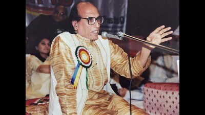 Bashir Badr passed away at the age of 91 in Bhopal after suffering from dementia for several years, marking the end of an era in Urdu poetry. (HT File)