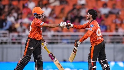 Ashwin SRH: చెత్త బ్యాటింగ్.. అతన్ని తీసిపారేయండి: సన్ రైజర్స్ తీరుపై అశ్విన్ ఘాటు కామెంట్స్ (PTI) Ashwin SRH: చెత్త బ్యాటింగ్.. అతన్ని తీసిపారేయండి: సన్ రైజర్స్ తీరుపై అశ్విన్ ఘాటు కామెంట్స్ (PTI)