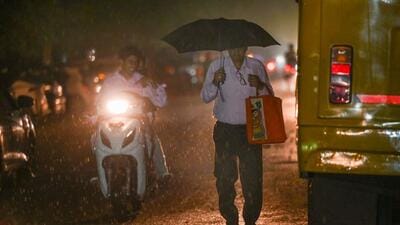 The IMD has issued an ‘orange alert’ for thunderstorm accompanied with hailstorm, thundersquall with wind speed reaching (50-60kmph) for May 29 and a “yellow alert” for thunderstorm accompanied with lightning and gusty winds (40-50kmph) for May 30. (Sunil Ghosh/HT Photo) The IMD has issued an ‘orange alert’ for thunderstorm accompanied with hailstorm, thundersquall with wind speed reaching (50-60kmph) for May 29 and a “yellow alert” for thunderstorm accompanied with lightning and gusty winds (40-50kmph) for May 30. (Sunil Ghosh/HT Photo)