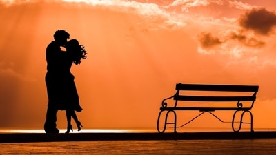 Let's read your Love Horoscope (Unplash)