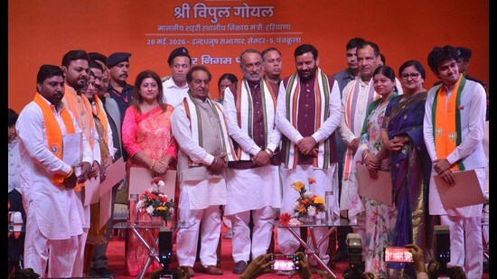 From left: Ward 11 councillor Anuradha Puri, mayor Shyam Lal Bansal, BJP leader Om Parkash Devi Nagar and chief minister Nayab Singh Saini during the swearing-in ceremony at the Indradhanush auditorium in Panchkula on Thursday. (Sant Arora/HT)