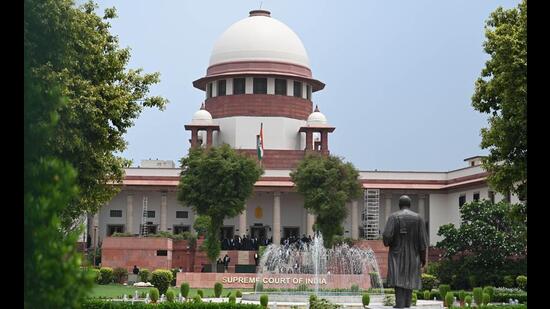 Taking note of the retrospective amendments, the Supreme Court set aside high court judgments and granted liberty to taxpayers to challenge the constitutional validity of the amendments. (HT Archive)