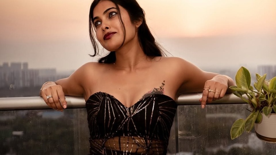 <p>టాలీవుడ్ బ్యూటీ దివి మరోసారి హాట్ షోతో అదరగొట్టింది. ఆమె లేటెస్ట్ ఫొటోలు సోషల్ మీడియాను షేక్ చేస్తున్నాయి. </p>(instagram-Divi)