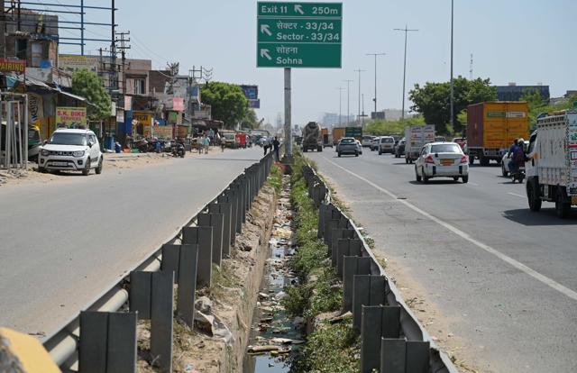 Silted stormwater drain along the NH-48 in Gurugram, as seen on Wednesday. (Parveen Kumar/HT) Silted stormwater drain along the NH-48 in Gurugram, as seen on Wednesday. (Parveen Kumar/HT)