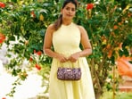 <p>ఇల్లు ఇల్లాలు పిల్లలు సీరియల్ లో నర్మద క్యారెక్టర్ లో అద్భుతమైన నటనతో తెలుగు ప్రేక్షకులను అలరిస్తున్న అన్షు రెడ్డి తాజా ఫొటోలు వైరల్ గా మారాయి.</p>(instagram-Thandra Anshu Reddy)