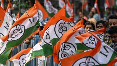 পুরসভার চেয়ারম্যান প্রলয় চক্রবর্তী-সহ মোট আট জন কাউন্সিলর পদত্যাগ করেছেন ভদ্রেশ্বরে। পুরসভার চেয়ারম্যান প্রলয় চক্রবর্তী-সহ মোট আট জন কাউন্সিলর পদত্যাগ করেছেন ভদ্রেশ্বরে।