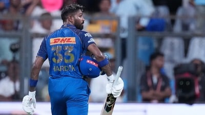 ముంబయి ఇండియన్స్ కెప్టెన్ హార్దిక్ పాండ్యకు బిగ్ షాక్! (AP Photo/Ajit Solanki) ముంబయి ఇండియన్స్ కెప్టెన్ హార్దిక్ పాండ్యకు బిగ్ షాక్! (AP Photo/Ajit Solanki)