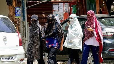 Nagpur, May 29 (ANI): Women cover themselves with scarves to beat the scorching heat, in Nagpur on Friday. (ANI Photo) (Chandrakant Paddhane) Nagpur, May 29 (ANI): Women cover themselves with scarves to beat the scorching heat, in Nagpur on Friday. (ANI Photo) (Chandrakant Paddhane)