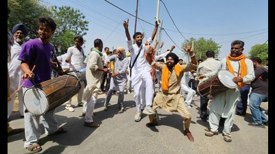 Supporters of candidates dance outside the counting station and celebrate after the Bathinda Municipal Corporation election results are announced on Friday. (Sanjeev Kumar / HT) Supporters of candidates dance outside the counting station and celebrate after the Bathinda Municipal Corporation election results are announced on Friday. (Sanjeev Kumar / HT)
