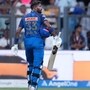 ముంబయి ఇండియన్స్ కెప్టెన్ హార్దిక్ పాండ్యకు బిగ్ షాక్!
