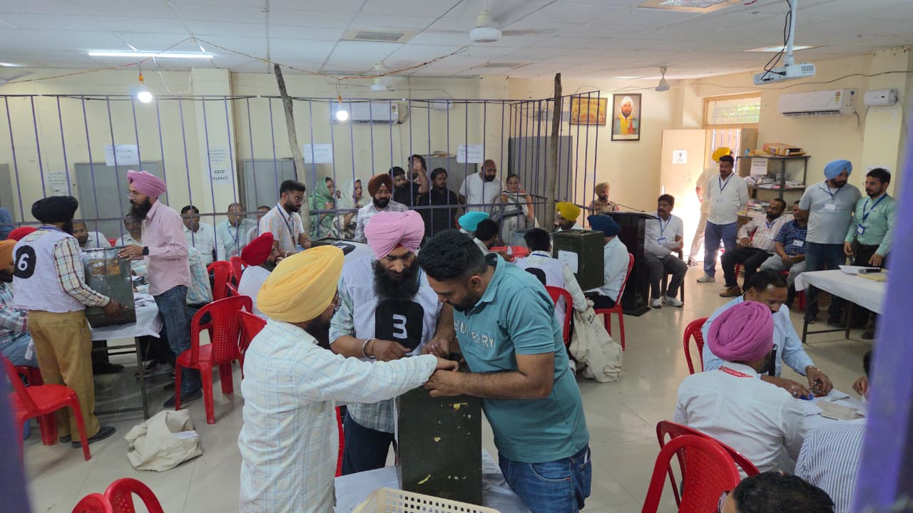 Counting of votes is underway. (Hindustan Times) Counting of votes is underway. (Hindustan Times)