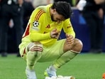  David Raya looks dejected after losing the penalty shoot out.