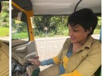 ఐటీ ఉద్యోగం వదిలి ఆటో డ్రైవర్​గా మారిన మహిళ..