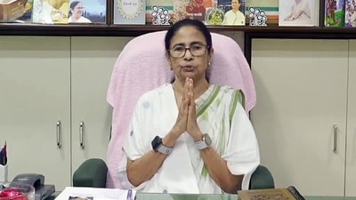 ভোট-পরবর্তী পরিস্থিতিতে রাজ্যে বিভিন্ন জায়গায় তৃণমূল কর্মী-সমর্থকদের উপর হামলার অভিযোগ তুলে আন্দোলনের পথে নামতে চলেছেন তৃণমূল কংগ্রেস নেত্রী মমতা বন্দ্যোপাধ্যায়। (Mamata Banerjee's social media p) ভোট-পরবর্তী পরিস্থিতিতে রাজ্যে বিভিন্ন জায়গায় তৃণমূল কর্মী-সমর্থকদের উপর হামলার অভিযোগ তুলে আন্দোলনের পথে নামতে চলেছেন তৃণমূল কংগ্রেস নেত্রী মমতা বন্দ্যোপাধ্যায়। (Mamata Banerjee's social media p)