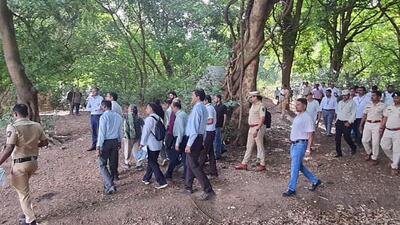 Member of SC-appointed CEC visited stretches of Mula River on Saturday following concerns raised by citizens and environmental groups over ecological impact of riverfront development projects. (HT) Member of SC-appointed CEC visited stretches of Mula River on Saturday following concerns raised by citizens and environmental groups over ecological impact of riverfront development projects. (HT)