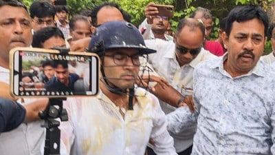 হাসপাতালে অভিষেক! পৌঁছলেন মমতা, মুখ খুললেন দিদি, পাল্টা শমীক(PTI Photo)(PTI05_30_2026_000282B) (PTI) হাসপাতালে অভিষেক! পৌঁছলেন মমতা, মুখ খুললেন দিদি, পাল্টা শমীক(PTI Photo)(PTI05_30_2026_000282B) (PTI)
