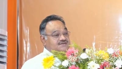 শমীক বলেন, তিনি আশাবাদী নতুন সরকার রাজ্যের জনসংখ্যা নিয়ন্ত্রণের জন্য কাজ করবে।