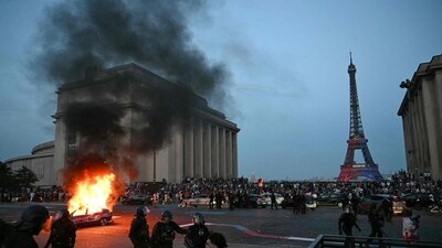 A car is set ablaze as PSG supporters celebrate their team's win at Place du Trocadero opposite the Eiffel Tower in Paris on May 30, 2026. (Photo by LOU BENOIST / AFP) A car is set ablaze as PSG supporters celebrate their team's win at Place du Trocadero opposite the Eiffel Tower in Paris on May 30, 2026. (Photo by LOU BENOIST / AFP)