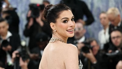 Anne Hathaway had an early-onset cataract in her left eye. (Getty Images via AFP)