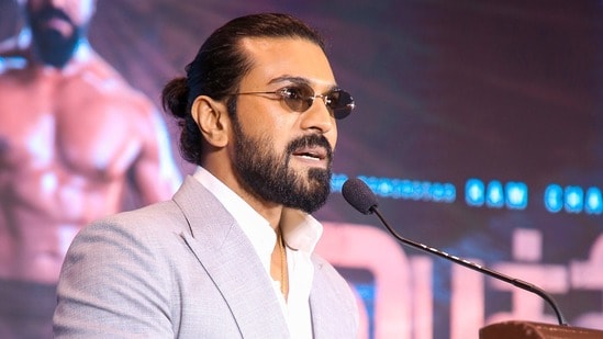 చెన్నై ప్రెస్ మీట్లో సీఎం విజయ్ పై రామ్ చరణ్ ఇంట్రెస్టింగ్ కామెంట్లు (x/peddi)