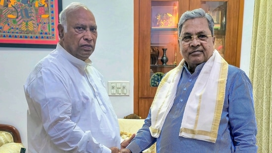 Congress President Mallikarjun Kharge being greeted by party leader and former Karnataka chief minister Siddaramaiah during a meeting, in New Delhi. (PTI)
