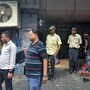 মুখ্যমন্ত্রী জানান, কন্ট্রোল রুমে নির্দিষ্ট ফোন নম্বর এবং হেল্পলাইন চালু করা হয়েছে, যেখানে রোগী বা তাঁদের পরিবারের সদস্যরা সরাসরি অভিযোগ জানাতে পারবেন।(Saikat Paul)