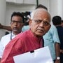 বিরোধী দলনেতা হিসেবে শোভনদেব চট্টোপাধ্যায়ের নাম প্রস্তাব করে যে নথি জমা দেওয়া হয়েছিল, সেই নথির কয়েকটি স্বাক্ষর নিয়ে অসঙ্গতির অভিযোগ ওঠে।(PTI)