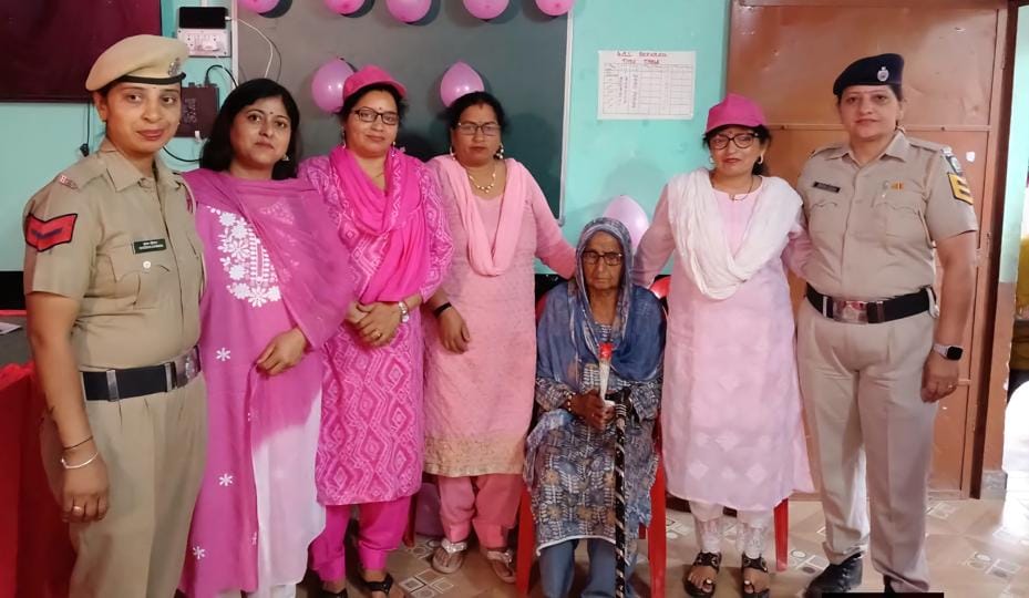 Chief minister Sukhvinder Singh Sukhu’s mother Sansar Devi, seated, along with polling staff after voting at Almehed panchayat in Nadaun in Kangra district on Saturday. (HT Photo) Chief minister Sukhvinder Singh Sukhu’s mother Sansar Devi, seated, along with polling staff after voting at Almehed panchayat in Nadaun in Kangra district on Saturday. (HT Photo)