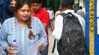 SSC CGL পরীক্ষার আবেদন শুরু হয়ে গিয়েছে। (ছবিটি প্রতীকী, সৌজন্যে সুনীল ঘোষ/হিন্দুস্তান টাইমস) SSC CGL পরীক্ষার আবেদন শুরু হয়ে গিয়েছে। (ছবিটি প্রতীকী, সৌজন্যে সুনীল ঘোষ/হিন্দুস্তান টাইমস)