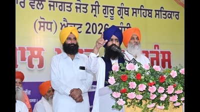 Acting Akal Takht jathedar Giani Kuldeep Singh Gargaj addressing a Panthic convention convened by the Shiromani Gurdwara Parbandhak Committee at Baba Bakala in Amritsar. (HT photo)