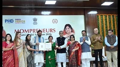 Haryana chief minister Nayab Singh Saini and governor Ashim Kumar Ghosh honouring women in presence of Karan Gilhotra, chair, PHDCCI’s Punjab State Chapter, at Haryana Lok Bhavan on Sunday. (HT Photo)
