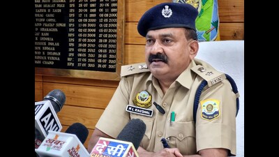 Kullu superintendent of police Madan Lal Kaushal addressing journalists in Kullu. (Aqil Khan /HT) Kullu superintendent of police Madan Lal Kaushal addressing journalists in Kullu. (Aqil Khan /HT)
