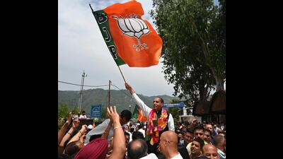 Leader of Opposition Jai Ram Thakur after winning the Mandi municipal corporation polls, results of which were declared on Sunday. (Birbal Sharma/HT) Leader of Opposition Jai Ram Thakur after winning the Mandi municipal corporation polls, results of which were declared on Sunday. (Birbal Sharma/HT)