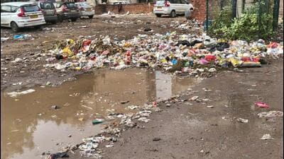 Locals flag sanitation issues in Sector 23A, seen on Saturday, as Swachh Survekshan survey concludes in Gurugram. (HT Photo) Locals flag sanitation issues in Sector 23A, seen on Saturday, as Swachh Survekshan survey concludes in Gurugram. (HT Photo)