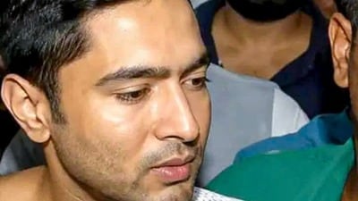 অভিষেক ফিরেছেন বাড়ি,হায়দরাবাদে কি নিয়ে যাওয়া হবে? কোন ইঙ্গিত মমতার (PTI Photo) (PTI05_30_2026_000427A) (PTI) অভিষেক ফিরেছেন বাড়ি,হায়দরাবাদে কি নিয়ে যাওয়া হবে? কোন ইঙ্গিত মমতার (PTI Photo) (PTI05_30_2026_000427A) (PTI)
