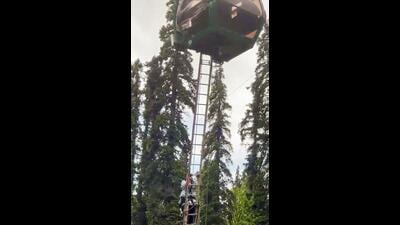The cable car was hit by a technical snag on May 24, stranding more than 300 tourists mid-air for hours in 65 cabins, prompting a massive seven-hour multi-agency rescue operation by teams of J&K cable car corporation, army, police and other rescue agencies. (Indian Army) The cable car was hit by a technical snag on May 24, stranding more than 300 tourists mid-air for hours in 65 cabins, prompting a massive seven-hour multi-agency rescue operation by teams of J&K cable car corporation, army, police and other rescue agencies. (Indian Army)