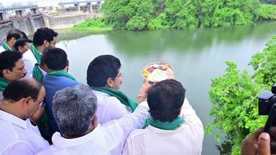 ధవళేశ్వరం బ్యారేజీ నుండి నీటి విడుదల ధవళేశ్వరం బ్యారేజీ నుండి నీటి విడుదల