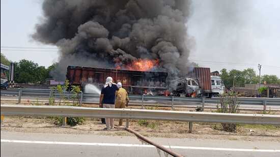 The trucks engulfed in flames on the highway in Soraon area of Prayagraj on Sunday (HT Photo)