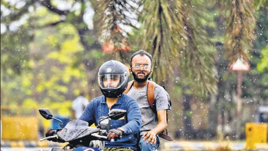 iMumbai, India - May 31, 2026: People going through dreezal at Mulund Mumba, India, on Sunday, May 31, 2026. (Photo by Satish Bate/ Hindustan Times) (Hindustan Times)