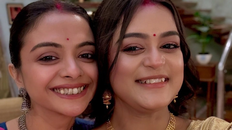 ‘আমাদের তো দাঁতগুলো মিলেমিশে গেছে, তাই দরজা লক করে…’, শেষ মিলন হবে-র সফর, শোলাঙ্কিকে নিয়ে আবেগঘন বোনু তনুশ্রী