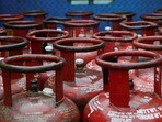 ఎల్పీజీ సిలిండర్​ ధర పెంపు(REUTERS)