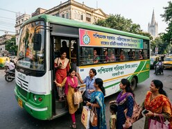 সরকারি বাসে মহিলাদের বিনামূল্যে যাতায়াত চালু হল। (ছবিটি প্রতীকী, সৌজন্যে Nano Banana দিয়ে তৈরি করা)