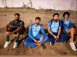 అర్ధరాత్రి నడి రోడ్డు మీద గుజరాత్ టైటాన్స్ ఆటగాళ్లు