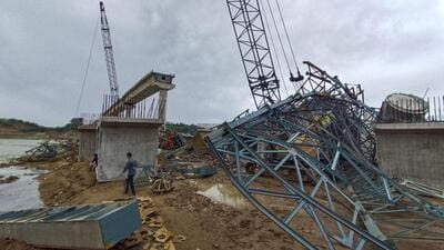 A segmental span of an under-construction bridge on the Betwa river in Hamirpur collapsed early on May 29. (FILE PHOTO) A segmental span of an under-construction bridge on the Betwa river in Hamirpur collapsed early on May 29. (FILE PHOTO)