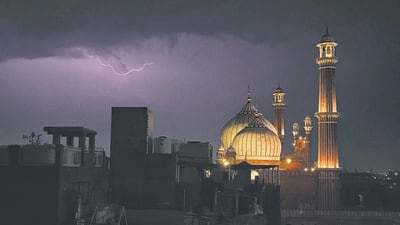 From a chatta rooftop, the historic quarter lay in darkness, except for the illumined Jama Masjid. (Mayank Austen Soofi) From a chatta rooftop, the historic quarter lay in darkness, except for the illumined Jama Masjid. (Mayank Austen Soofi)