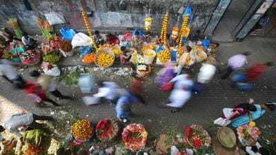 Mumbai:::::05 October 2011:::::News::::: Footpath enroached by hawkers outside Dadar Station West - HT Photo by Kalpak Pathak (Hindustan Times) Mumbai:::::05 October 2011:::::News::::: Footpath enroached by hawkers outside Dadar Station West - HT Photo by Kalpak Pathak (Hindustan Times)