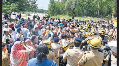 PICTES members’ stir outside the DGSE office in Mohali on Monday. (Sanjeev sharma/HT)
